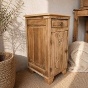 Petit meuble ancien en bois massif restauré