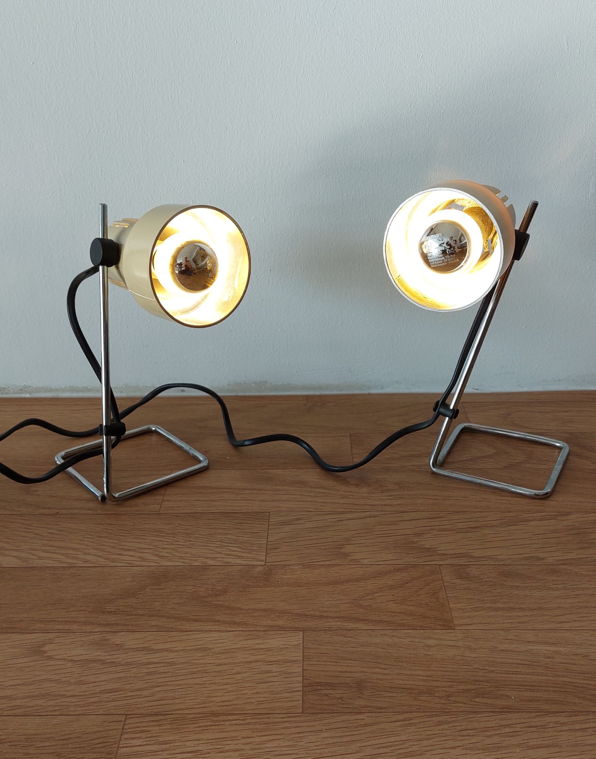 Paire de lampes de chevets orientables 1970.