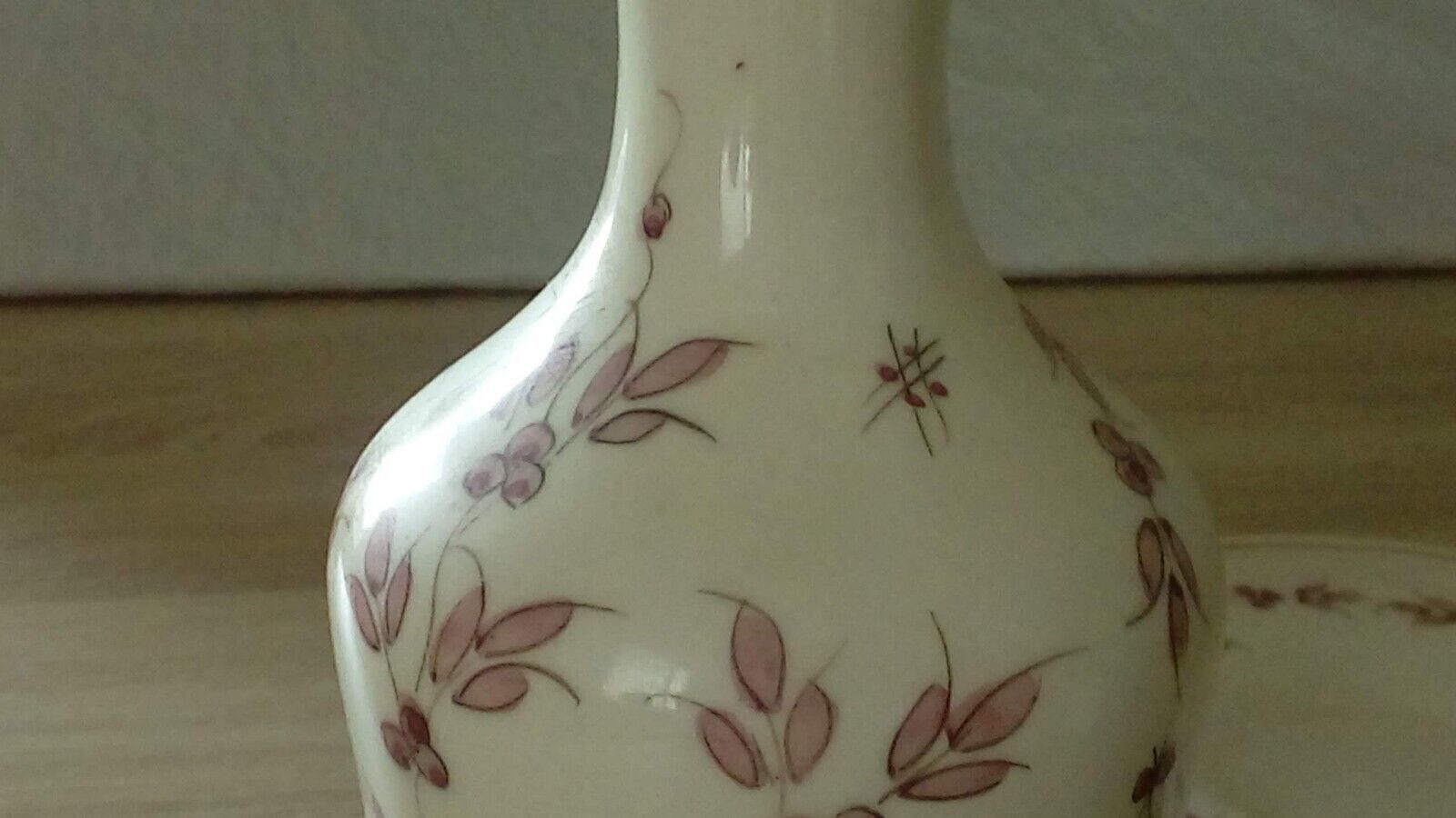 Service de nuit en faience de moustier carafe verre decor aux oiseaux