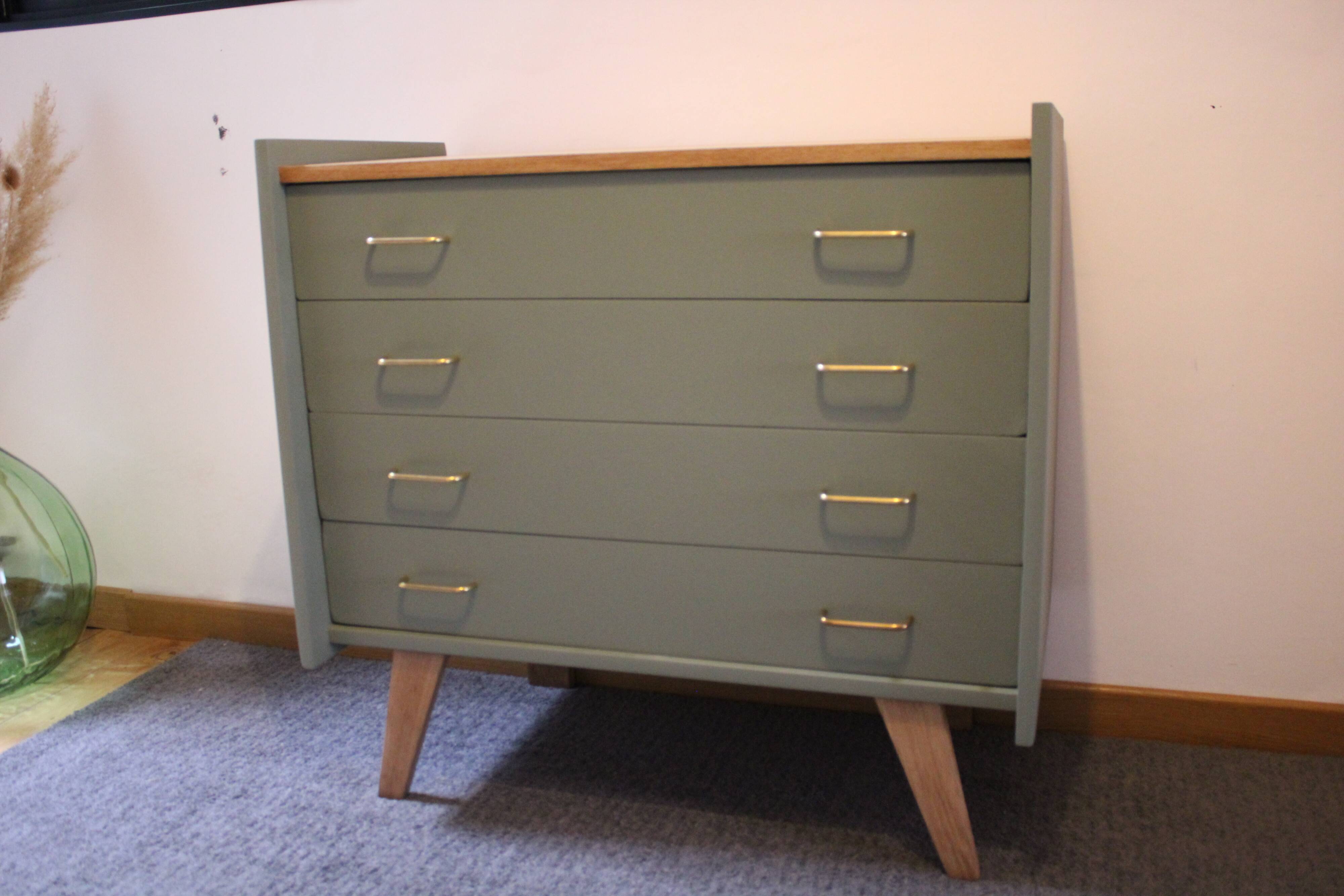 Vintage chest of drawers