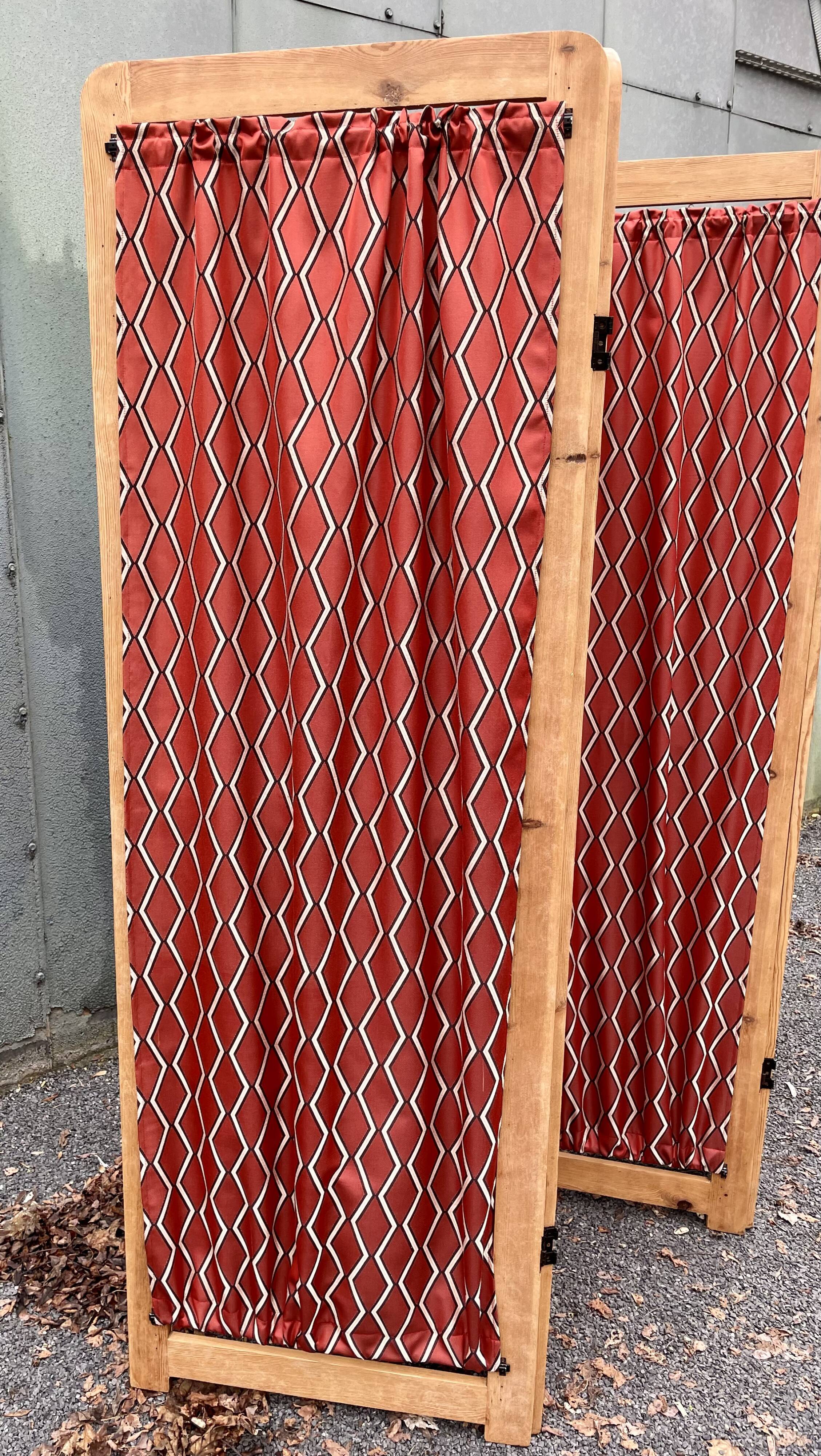 Vintage screen revisited and restored