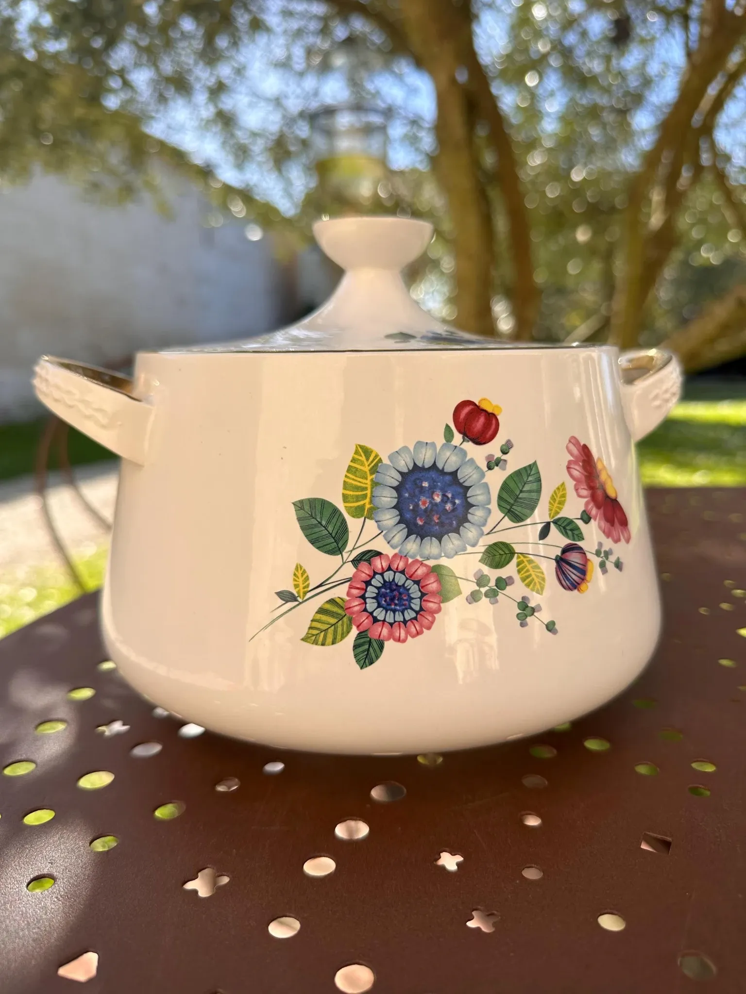 Earthenware vegetable dish Digoin Sarreguemines Sandrine, flowers and golden borders.
