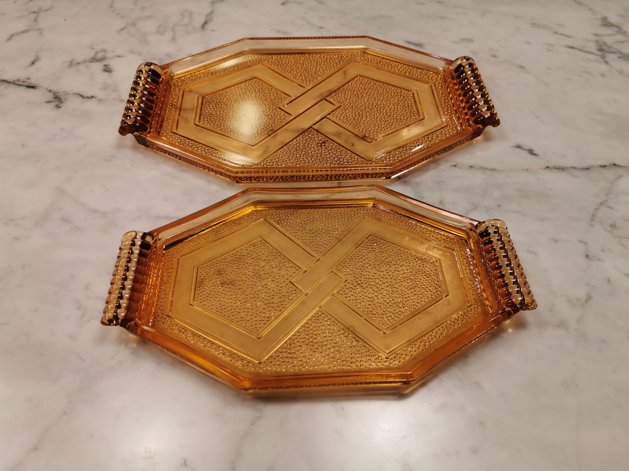 Lot de 2 plats anciens art déco en verre