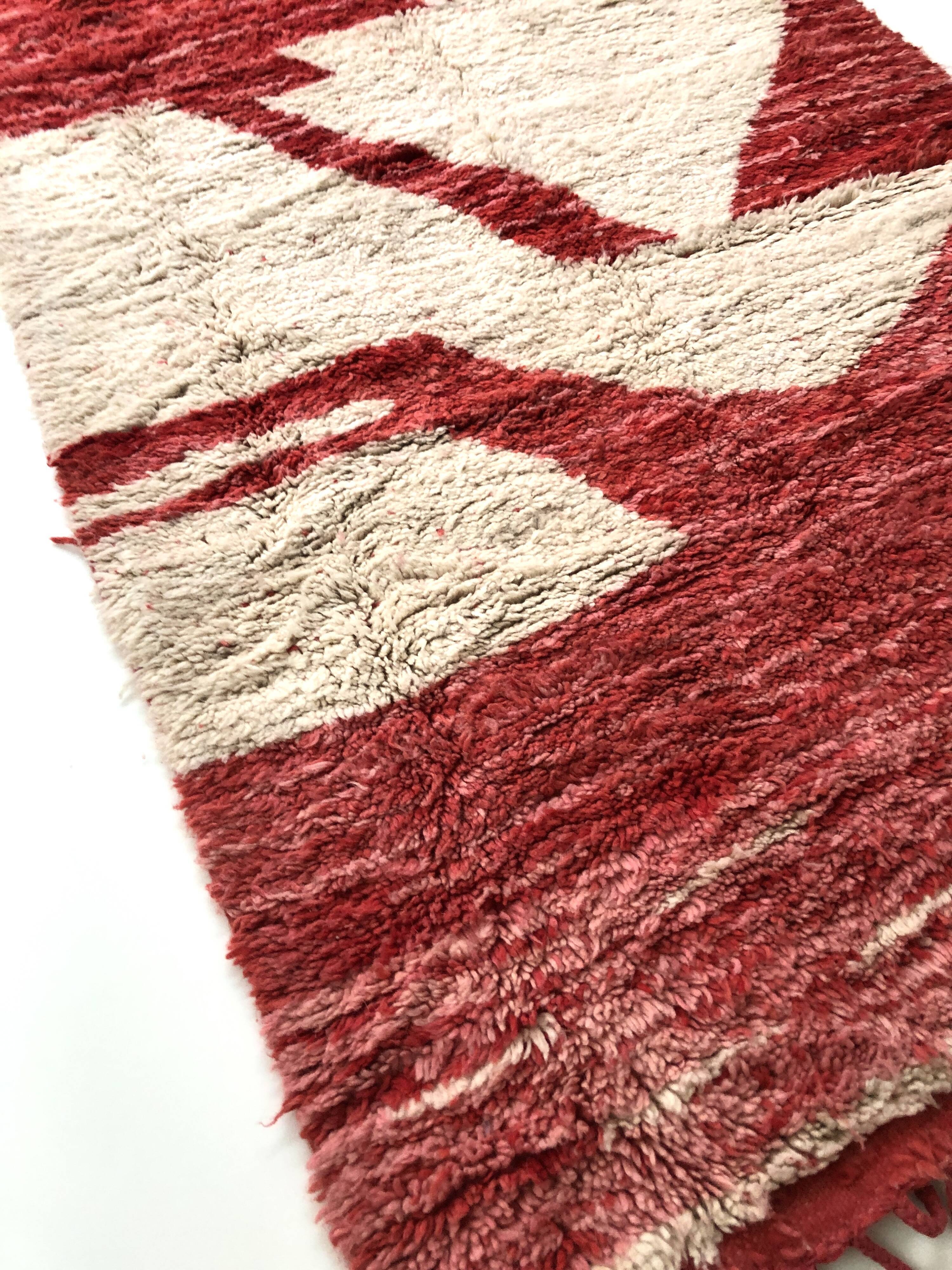 Moroccan Berber carpet Boujaad red and ecru 2,41 x 1.35 m