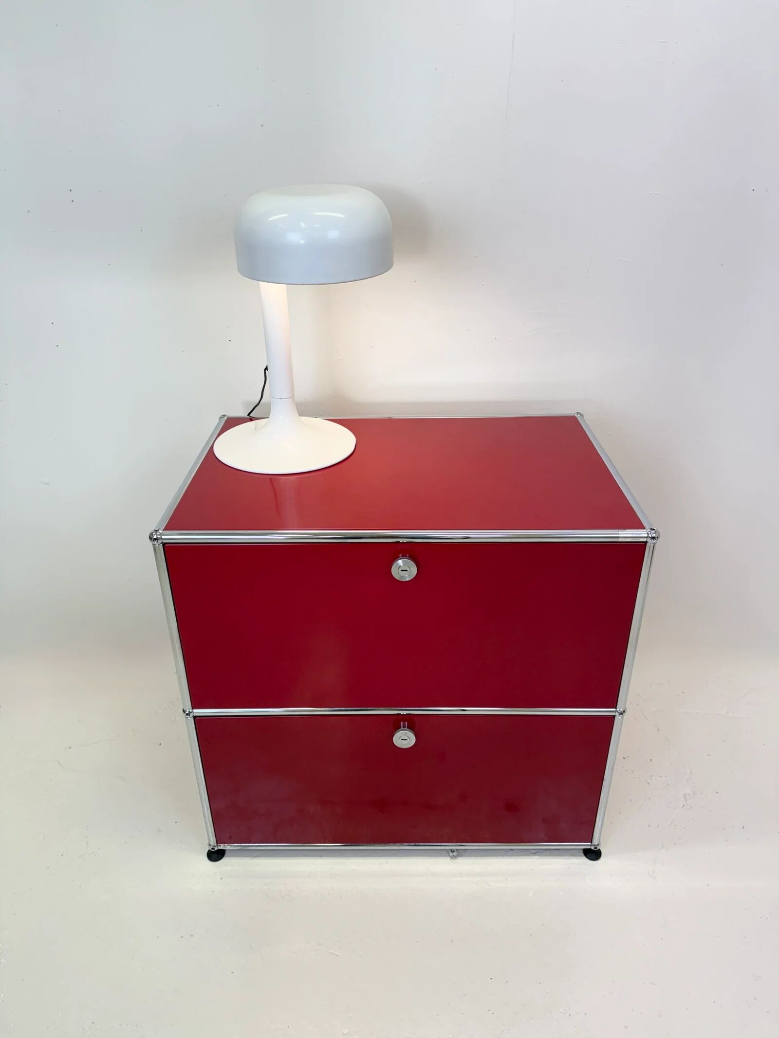 USM Haller "Ruby Red" – storage unit (as new condition)