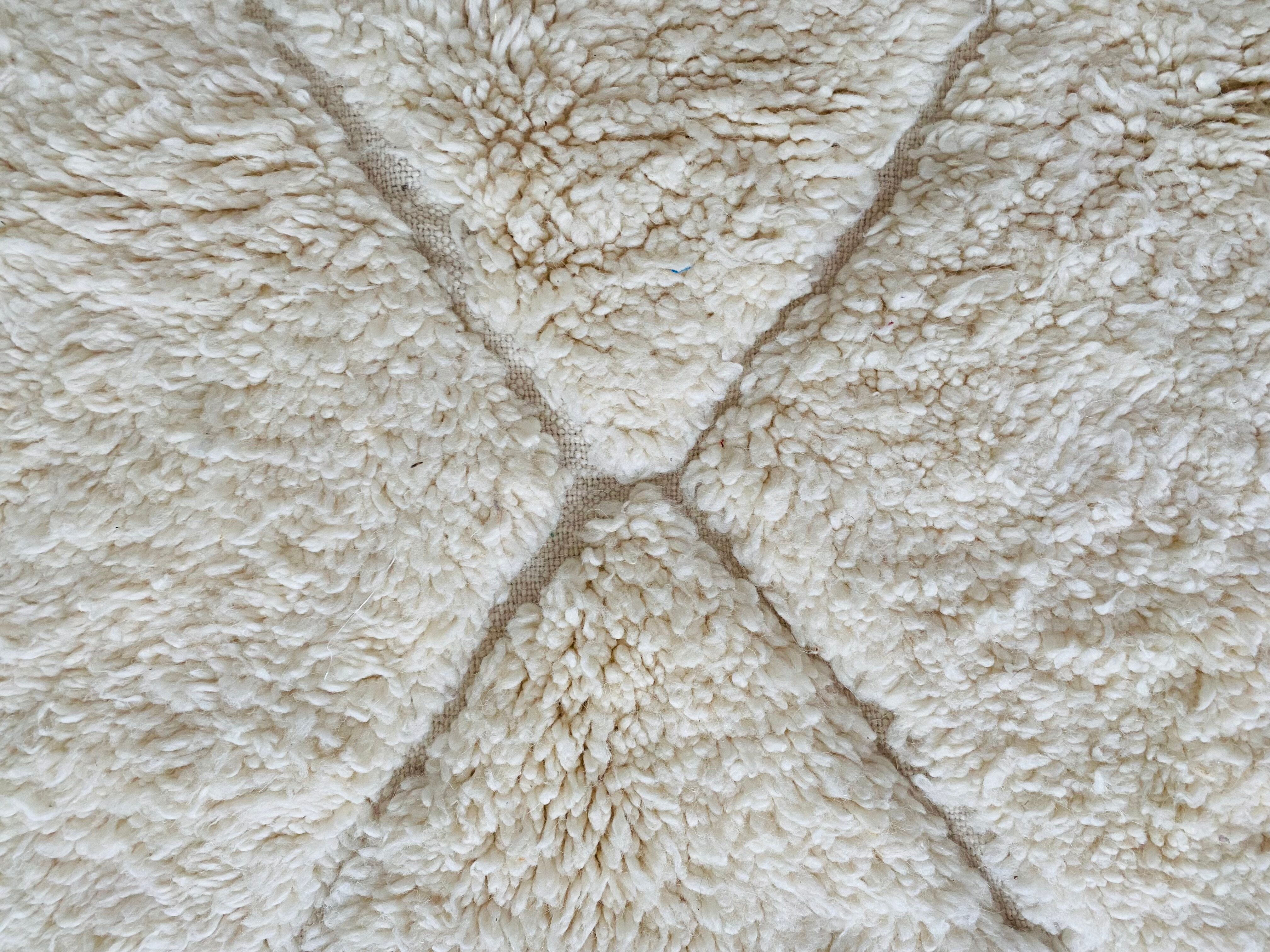 Berber carpet Beni Ouarain plain cream patterns in relief 196x172