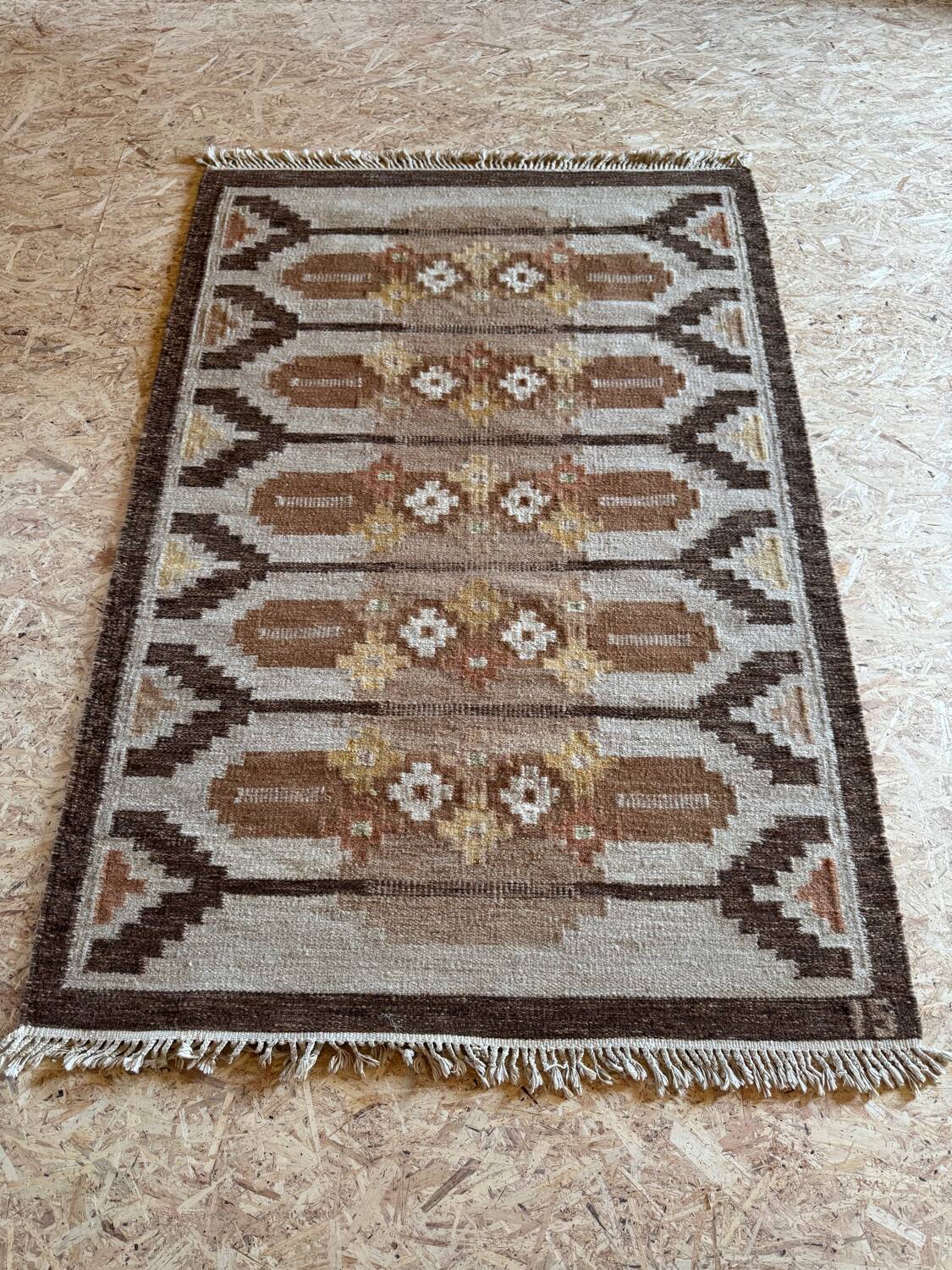 Tapis rolakan scandinave tissé à la main par Ingegerd Silow, Suède