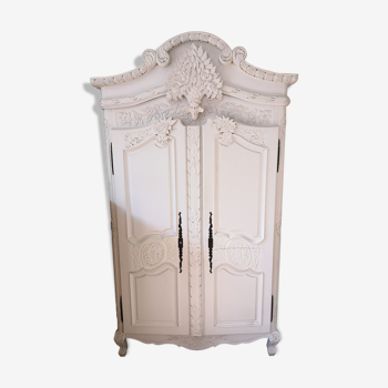 Armoire provençale peinte blanche avec fronton