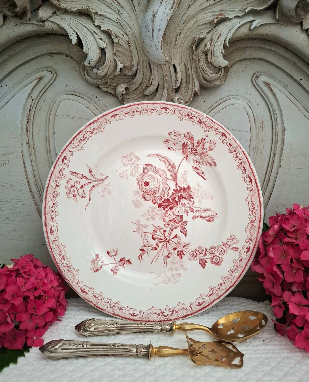 Antique mounted plate in ironstone earthenware.