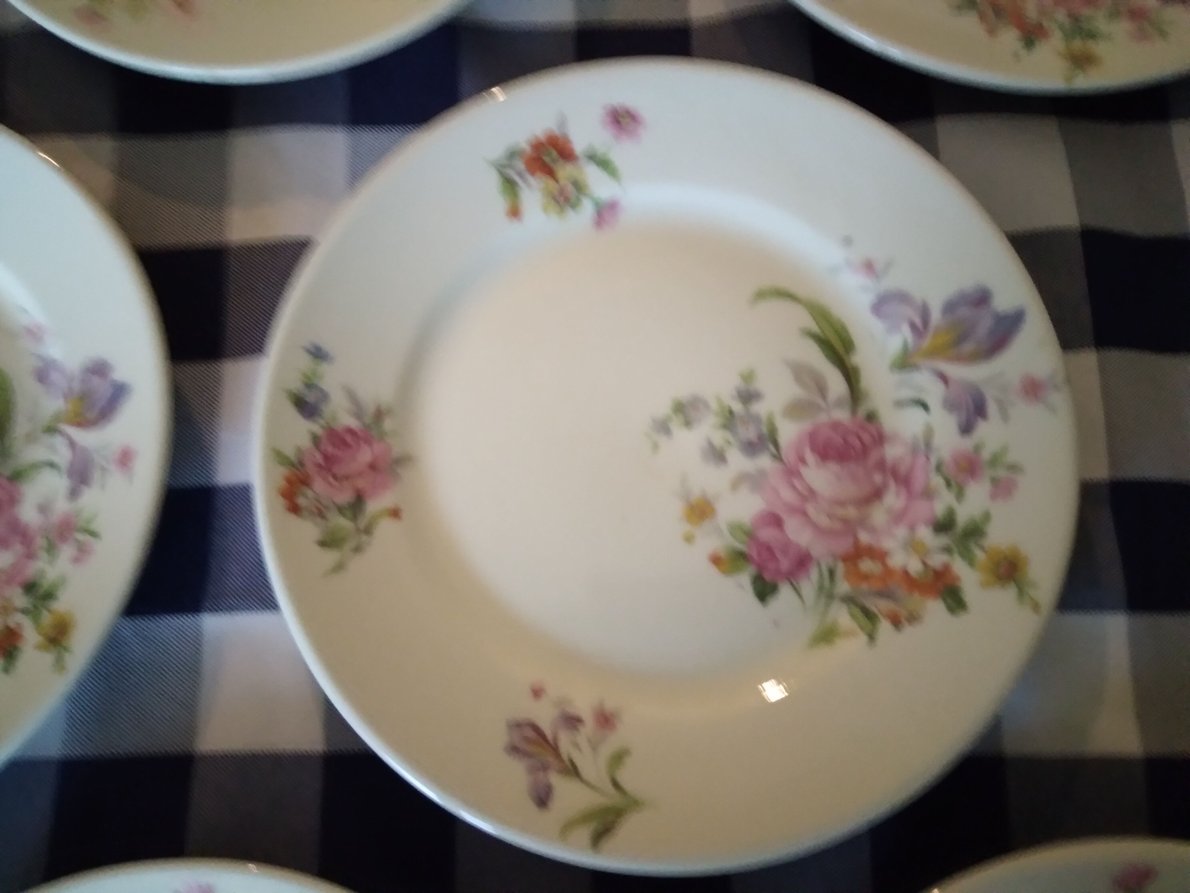 Dessert plates floral decoration Mehun France
