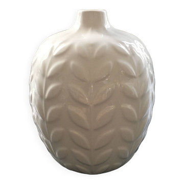 White vase with ear of corn decor