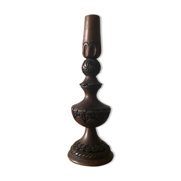 Bougeoir en bois sculpté