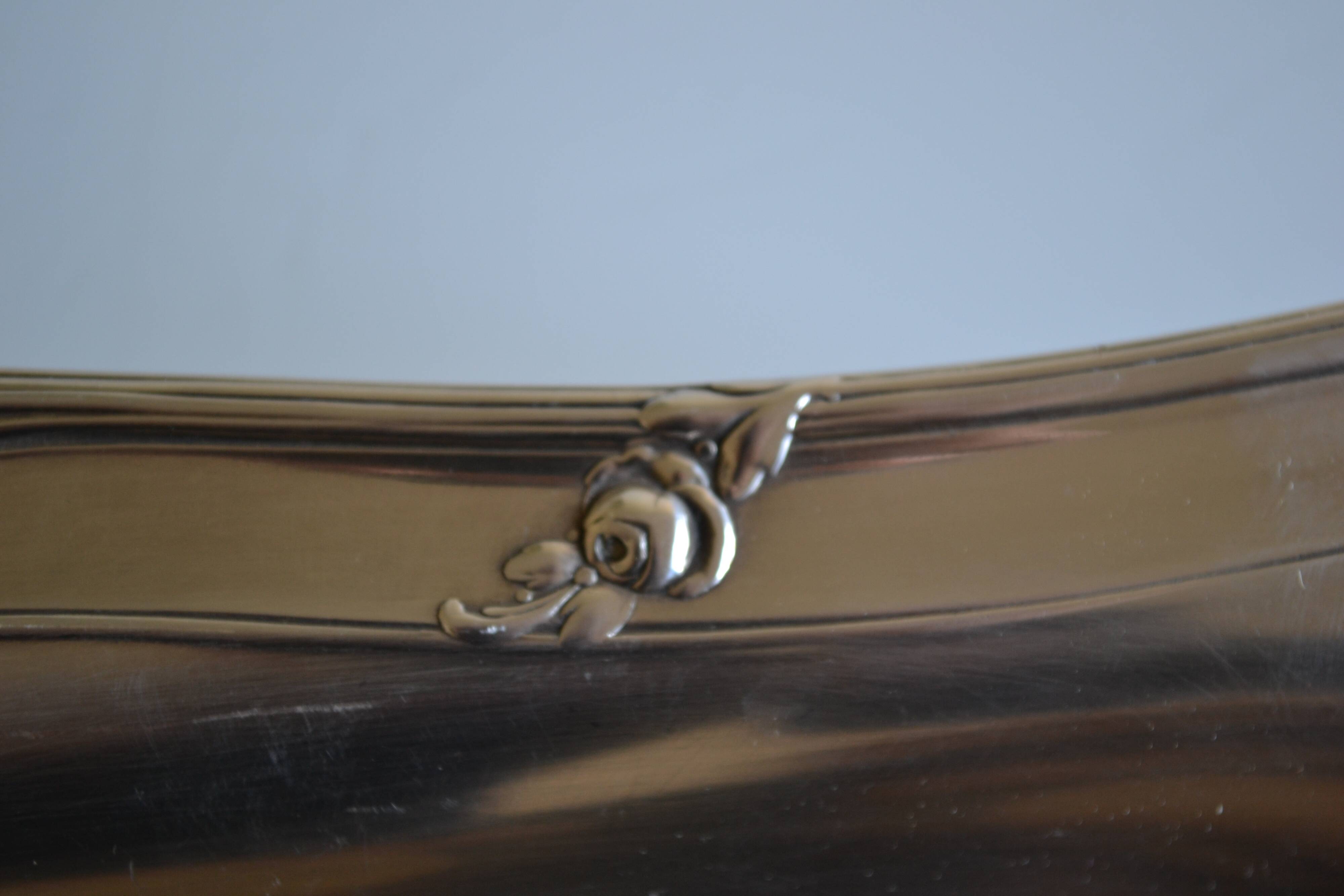 Flat basket cup in silver metal
