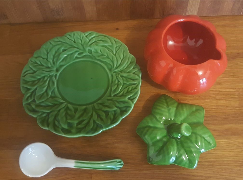 Vintage tomato-shaped slurry