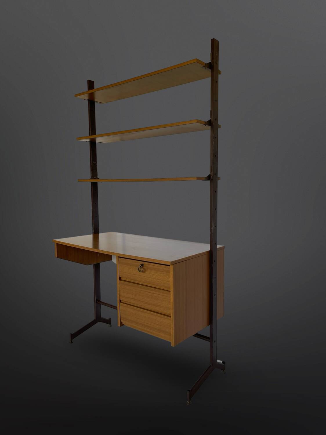 Bibliothèque italienne du milieu du siècle avec bureau.