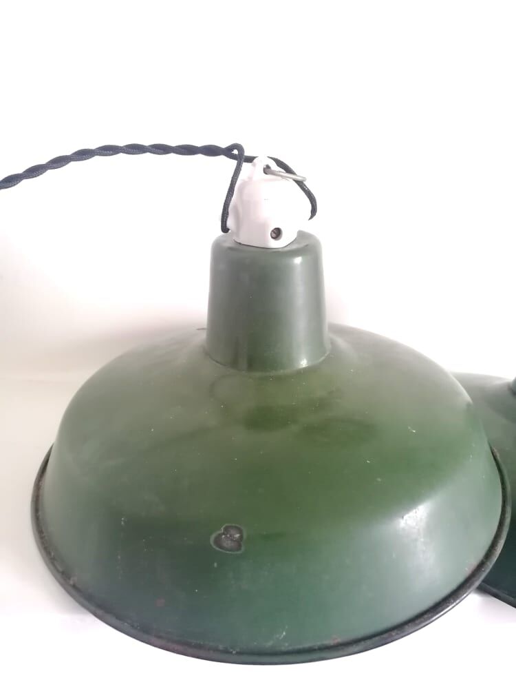 Pair of industrial suspensions in enamelled sheet metal