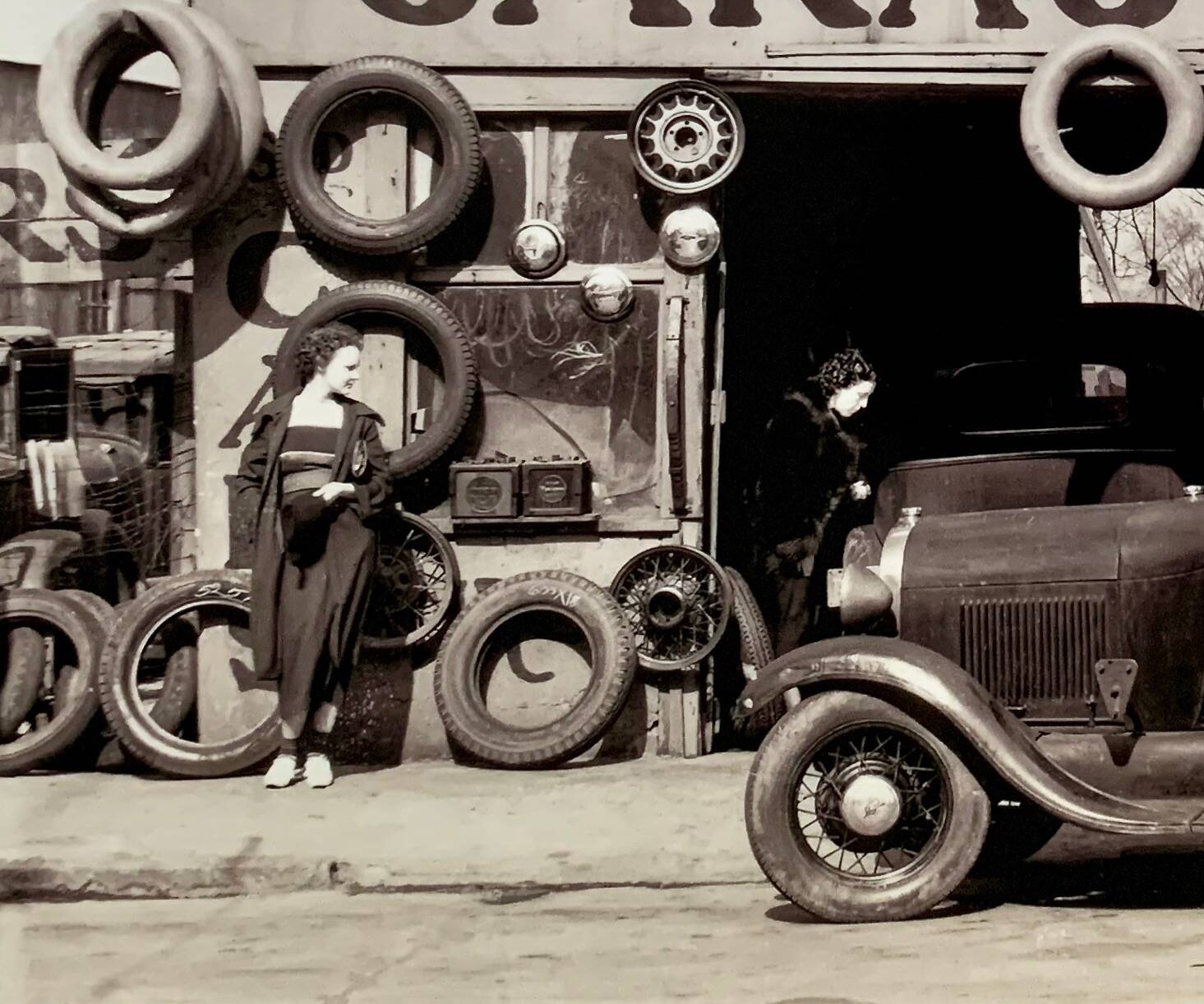 Fine art photography Walker Evans – “Garage in Southern City Outskirts”, 1936