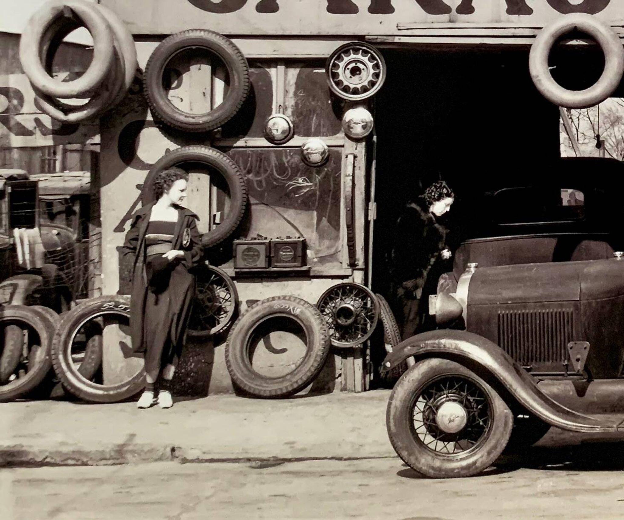 Fine art photography Walker Evans – “Garage in Southern City Outskirts”, 1936