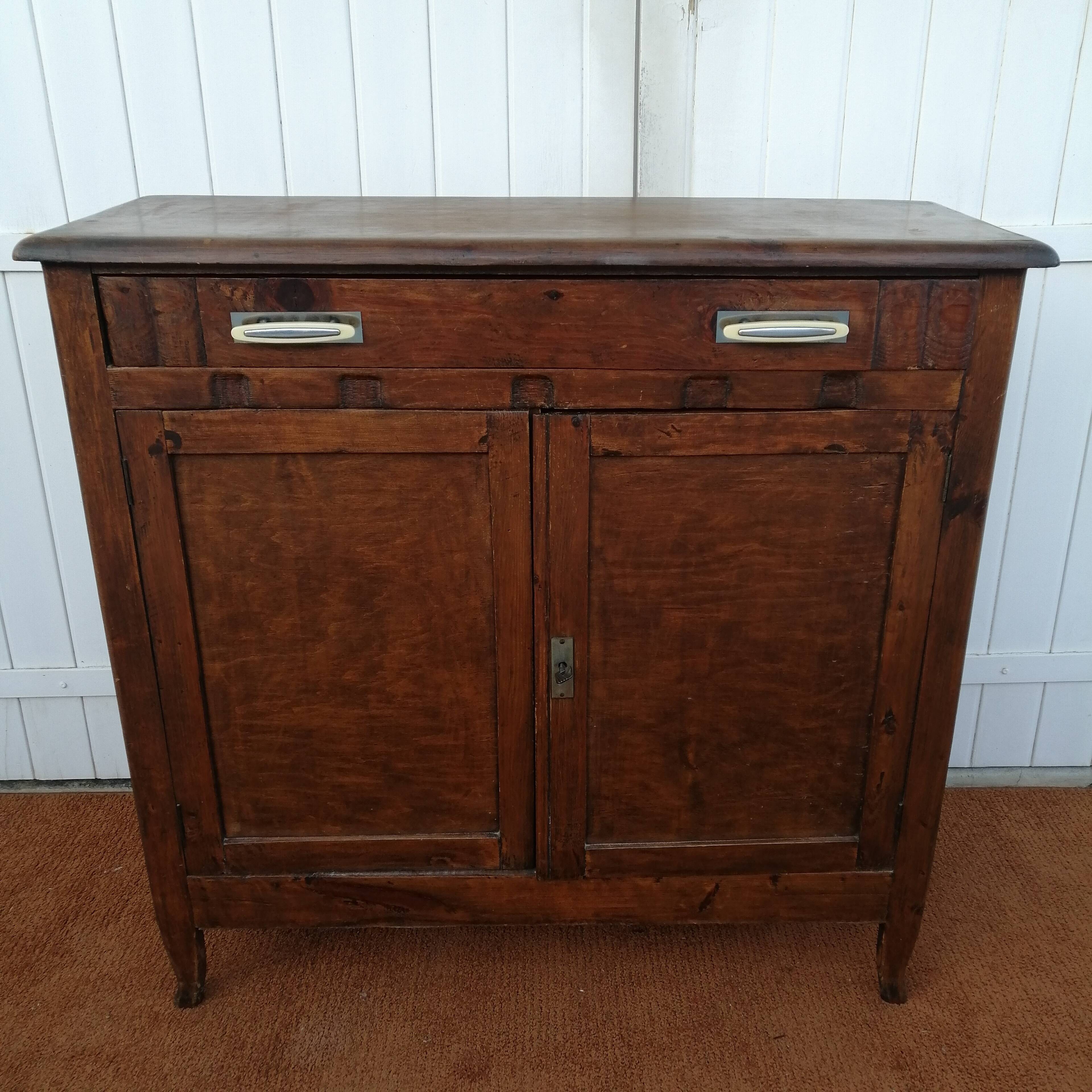 1950s Parisian style buffet