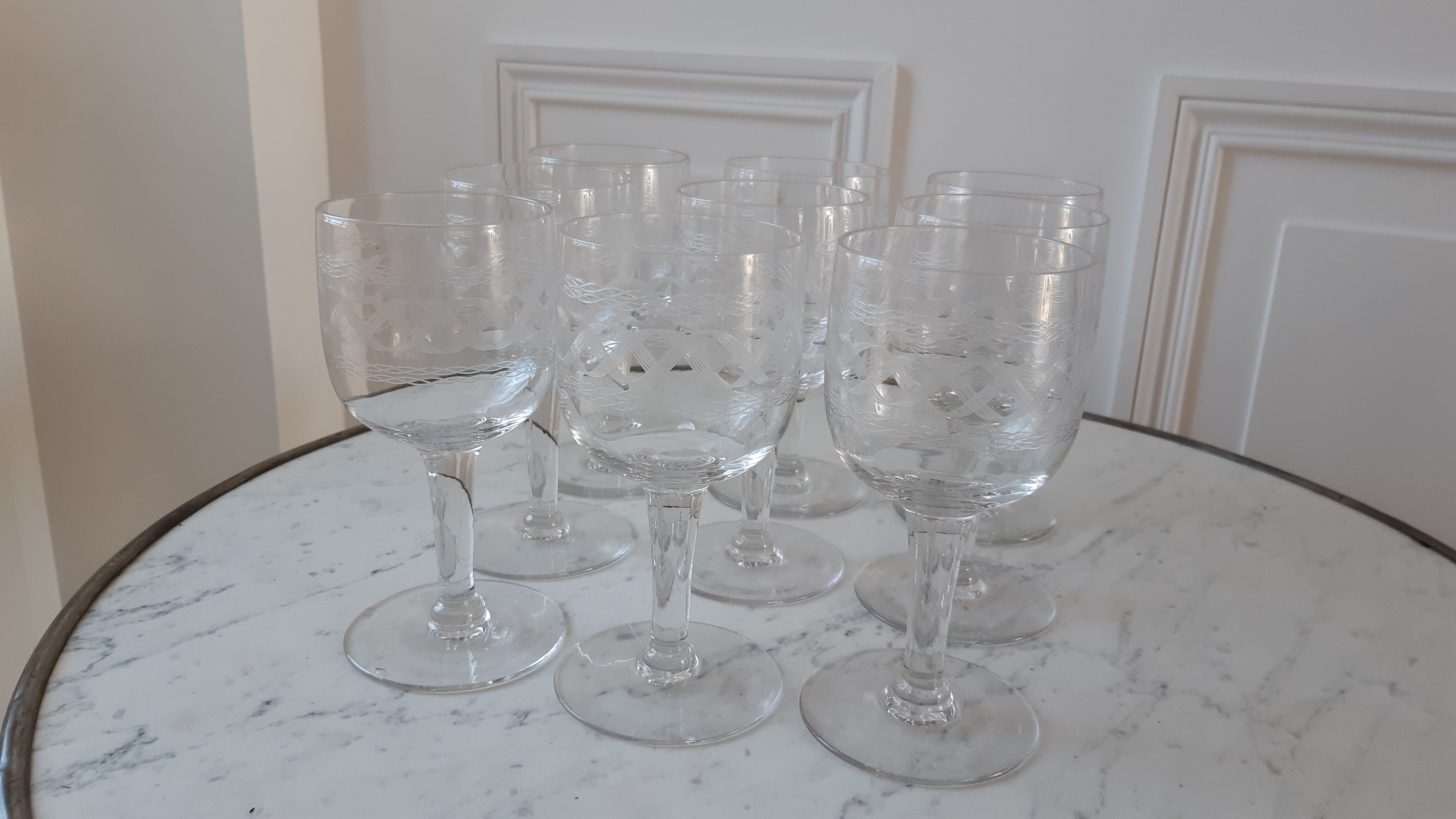 Set of 9 crystal wine glasses engraved early twentieth century