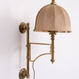 Applique murale à bras articulé en laiton réglable, abat-jour en toile de jute, Angleterre des années 1950
