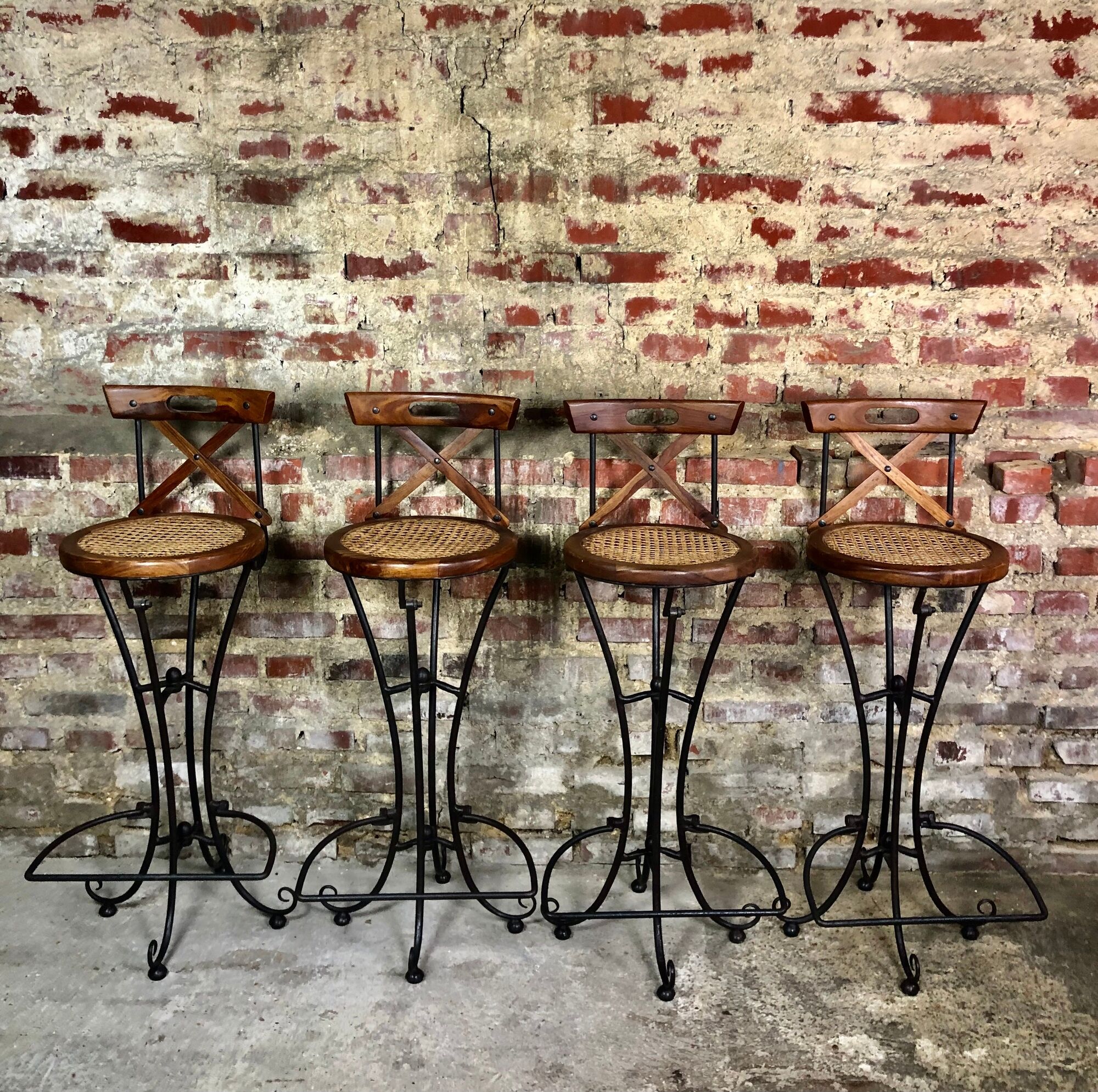Bar chairs/stool (4) made of wood and wrought iron canned seats