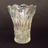 Petit vase en verre moulé