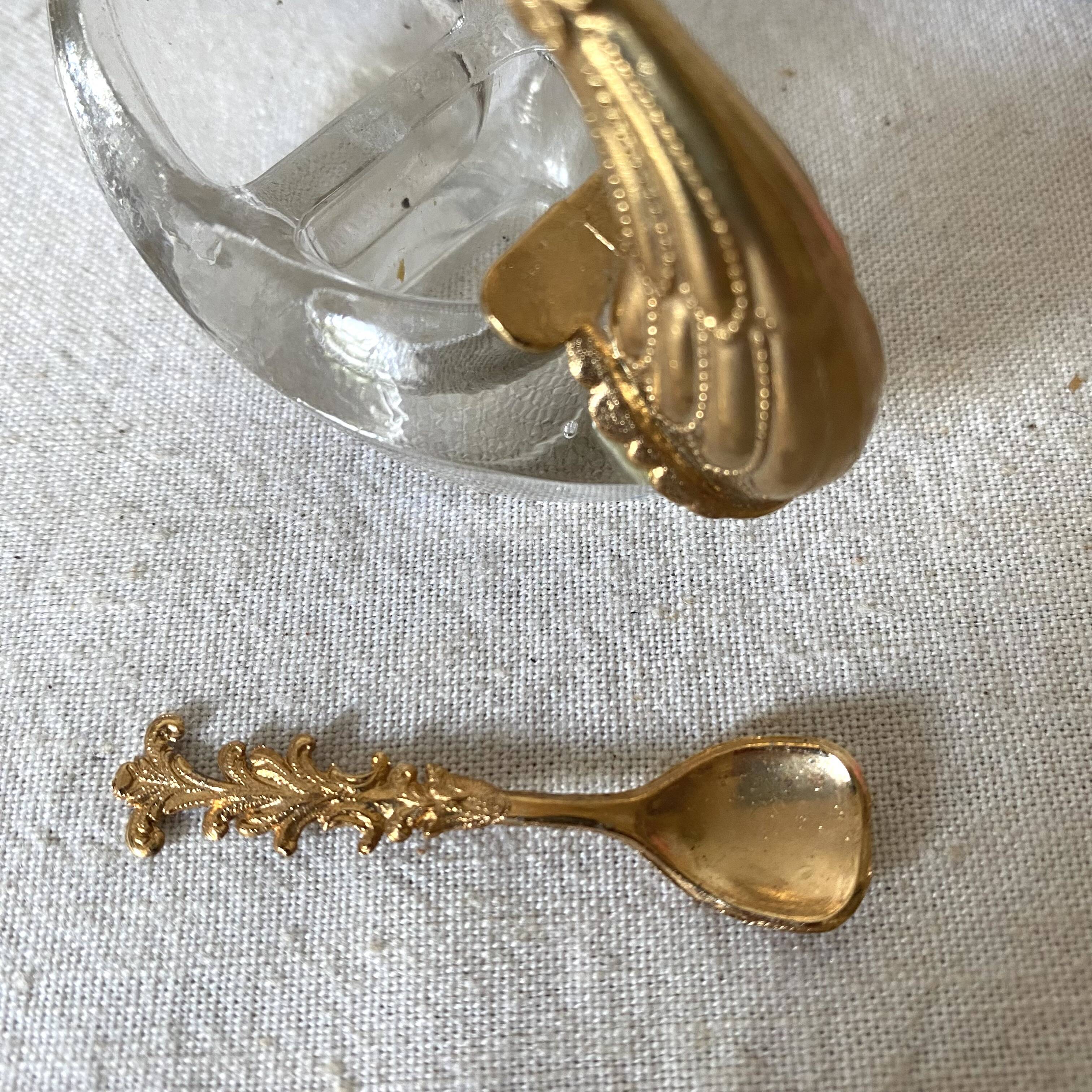 Salt and pepper shakers, 1960s swans