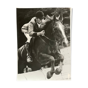 Photographie tirage argentique noir et blanc circa 1970 compétition équitation