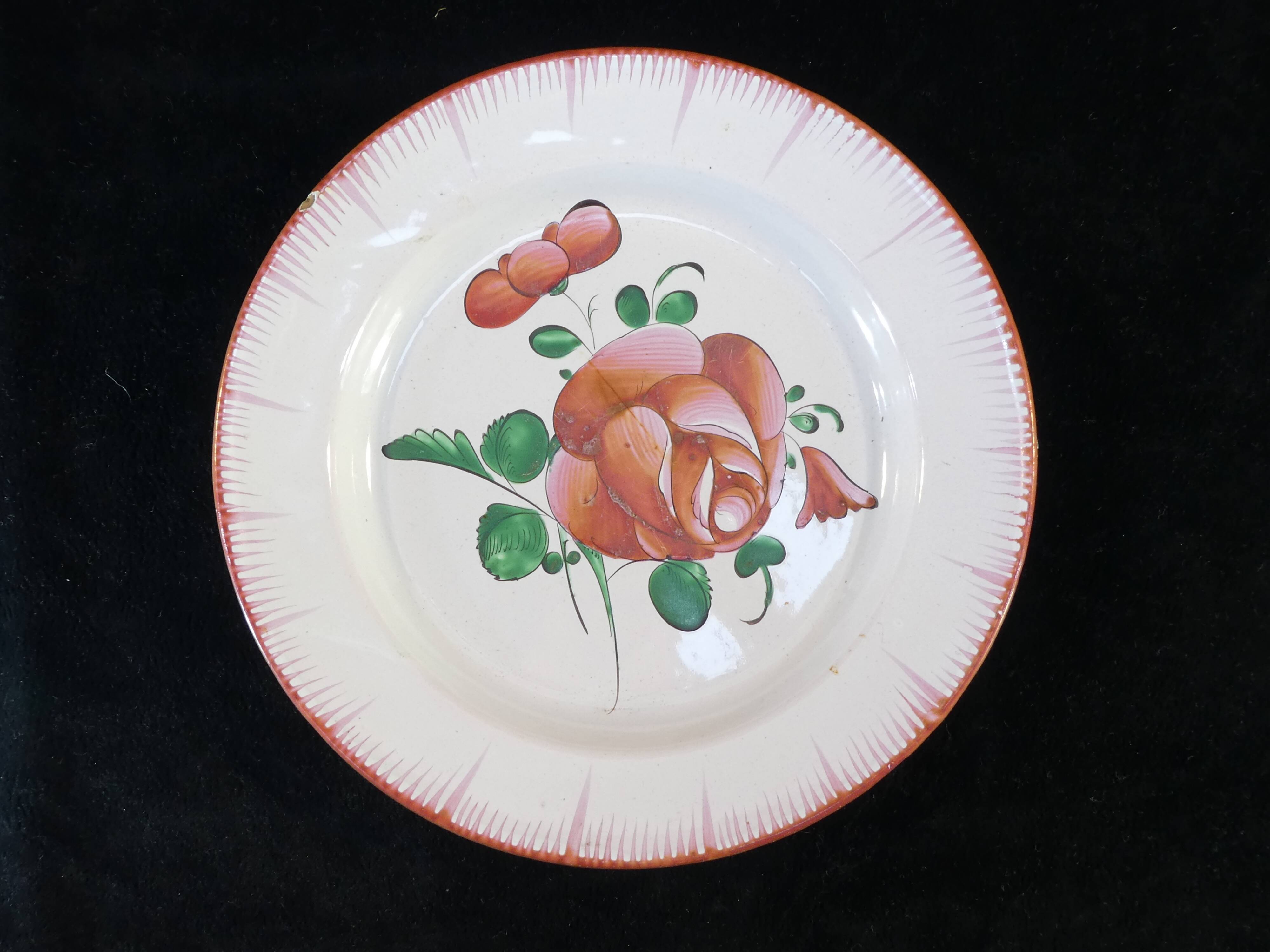 Plate in Faience de l'est pink red 19th LUNEVILLE ISLETTES ST CLEMENT nº2