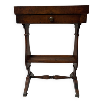 Directoire period work table in solid walnut, 19th century.