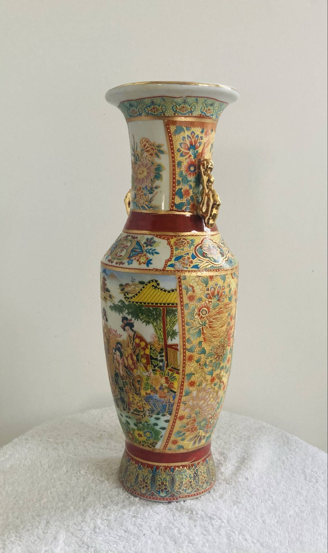 Antique Japanese Satsuma vase, 19th - early 20th century, decorated with geishas.
