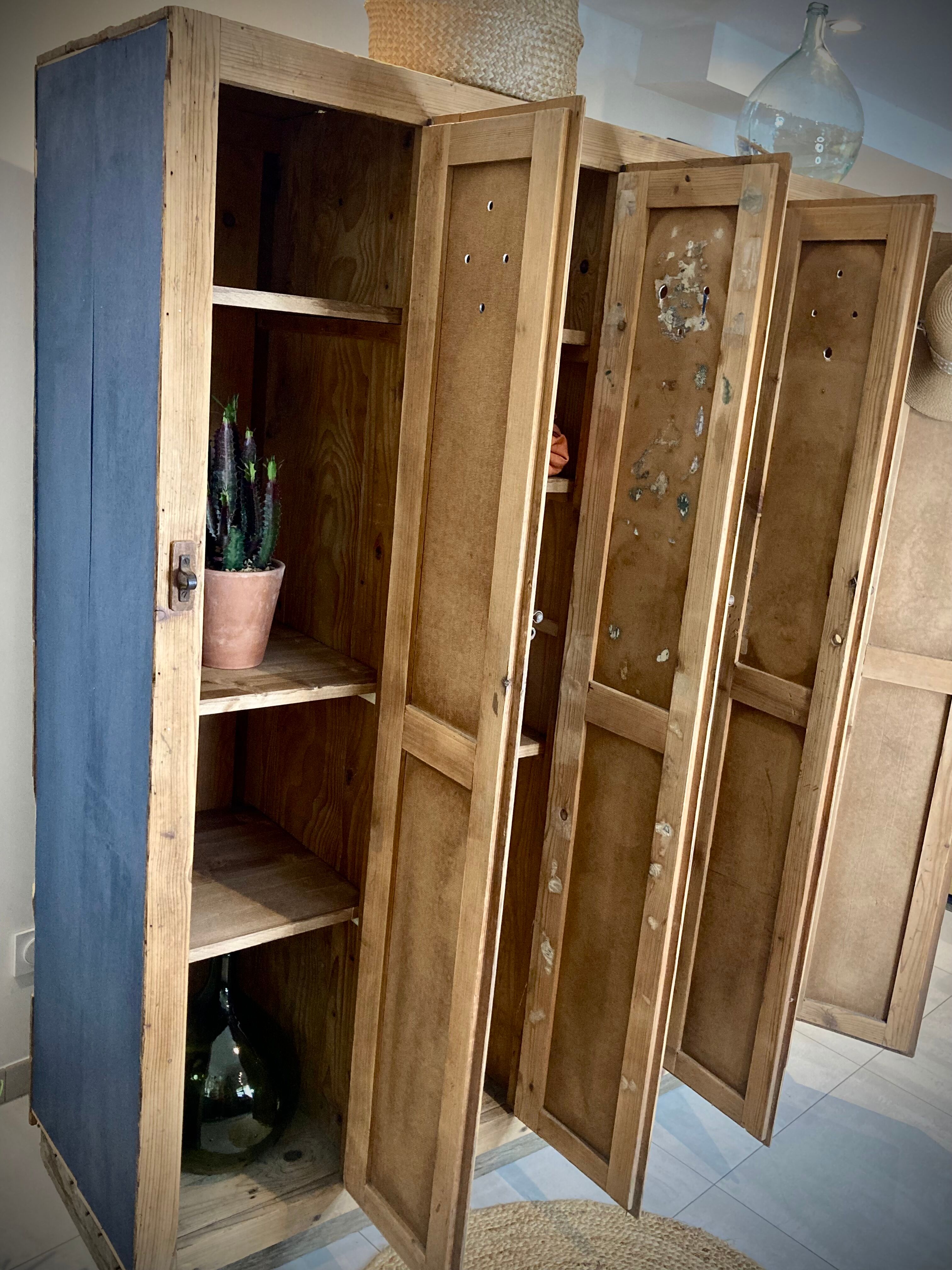 Old wooden cloakroom 4 doors