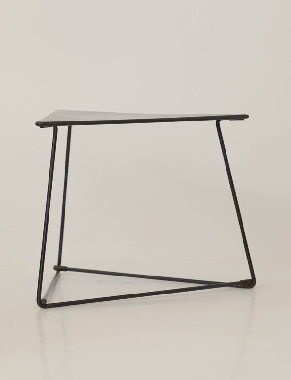 Table d'appoint triangulaire OTI Ikea par Niels Gammelgaard Circa 1980