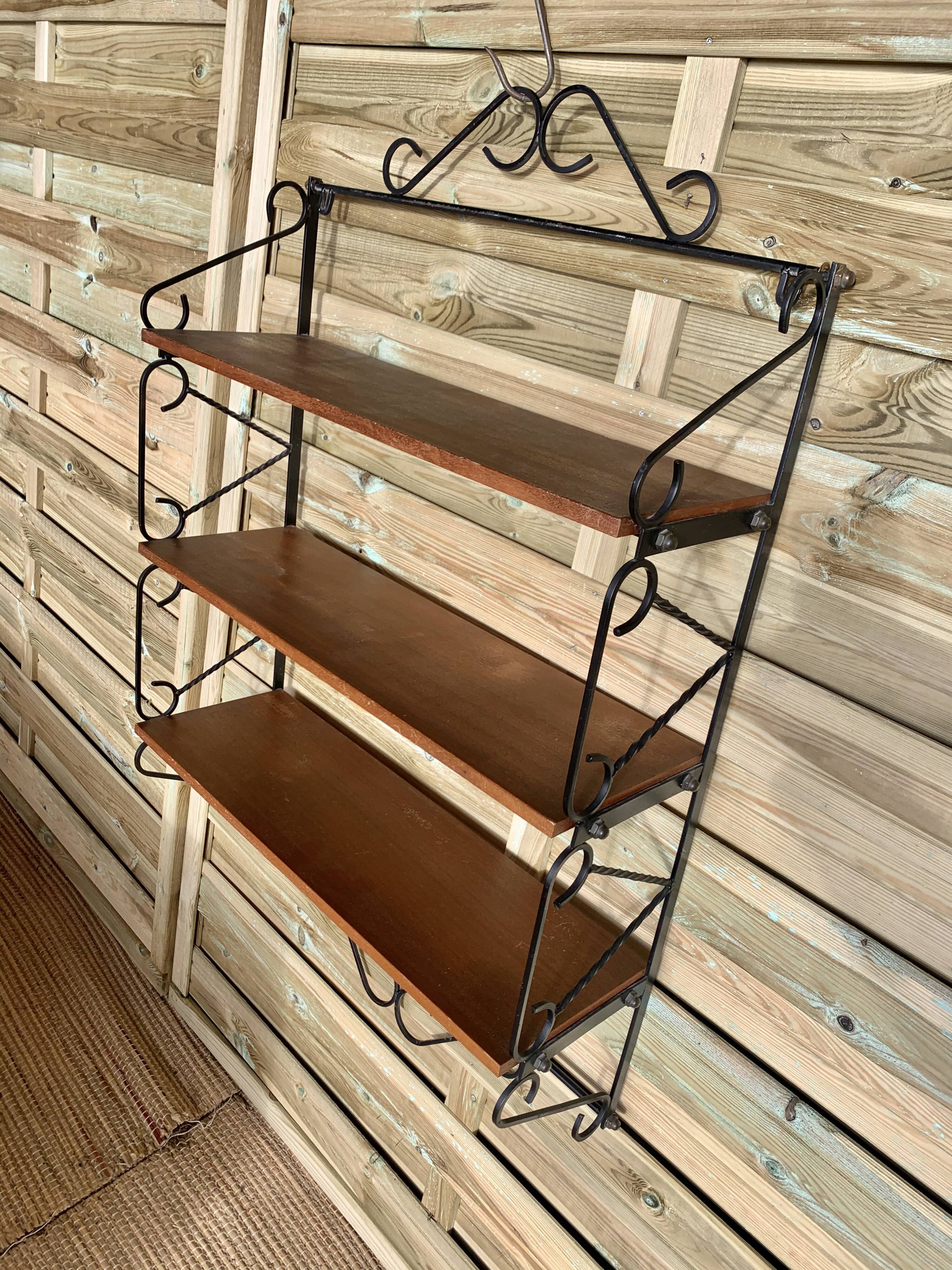 Tomado-style wall shelf