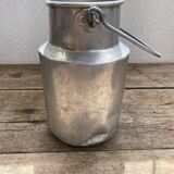 Pot à lait ancien en aluminium