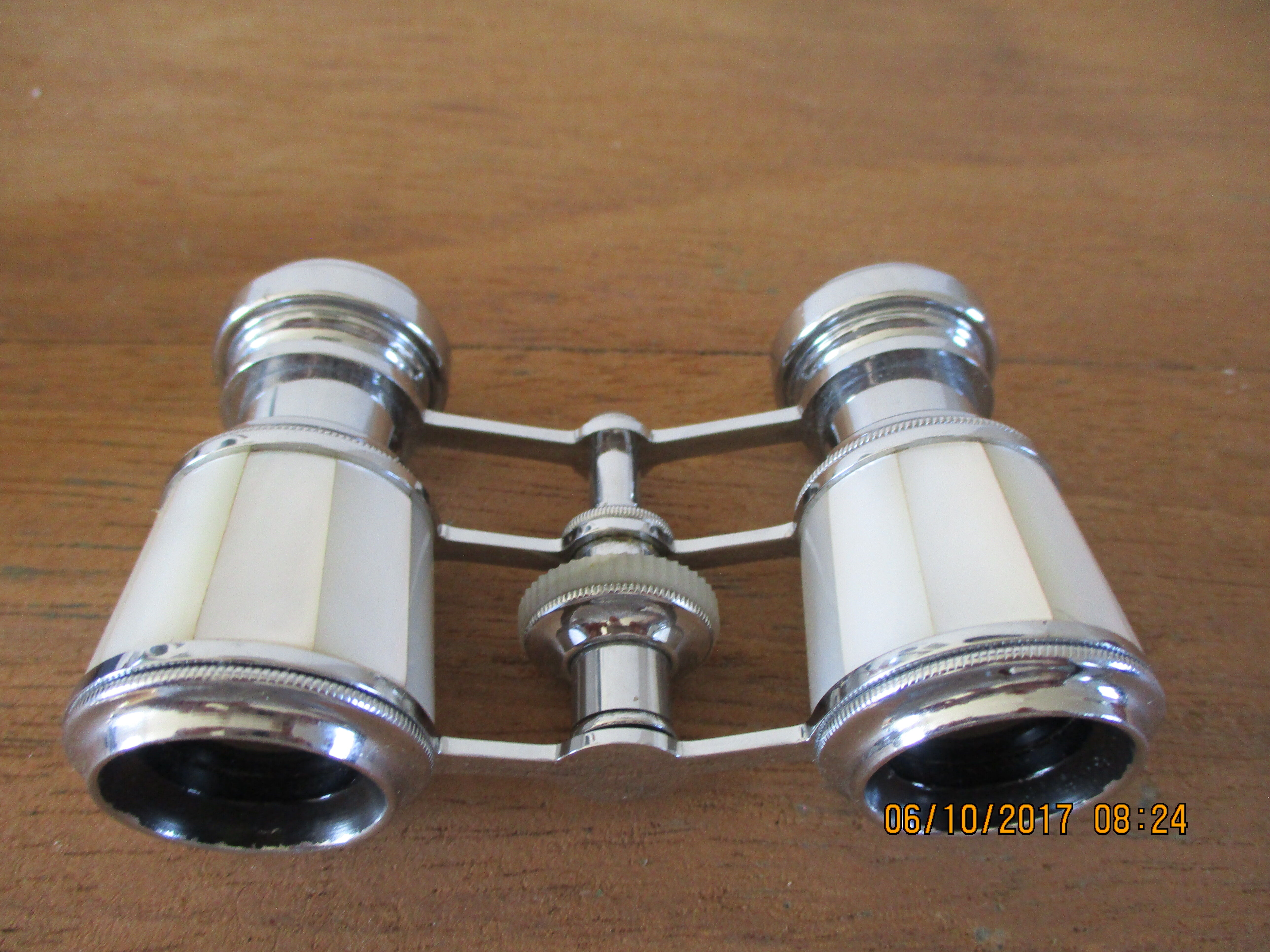 Pair of theater binoculars and its Carpentier Paris case 50s