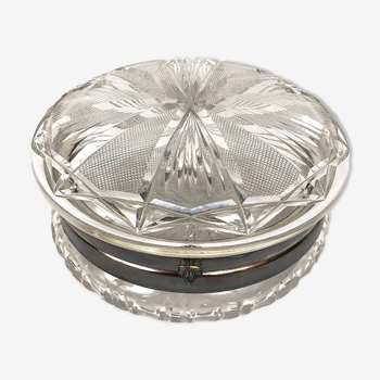 Round box in cut crystal and silver metal strapping