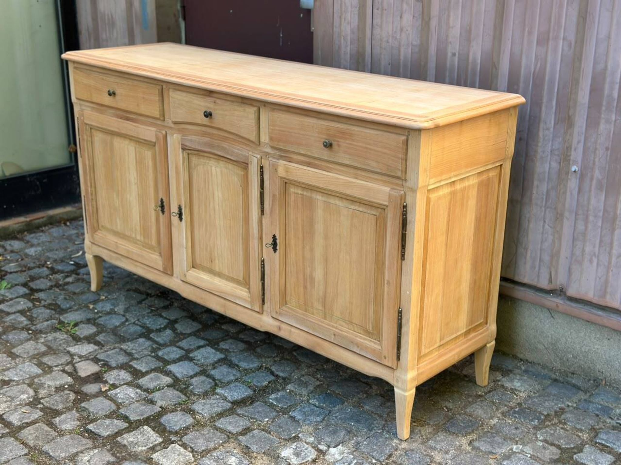 Buffet Louis XV décapé en merisier massif 1970 165cm