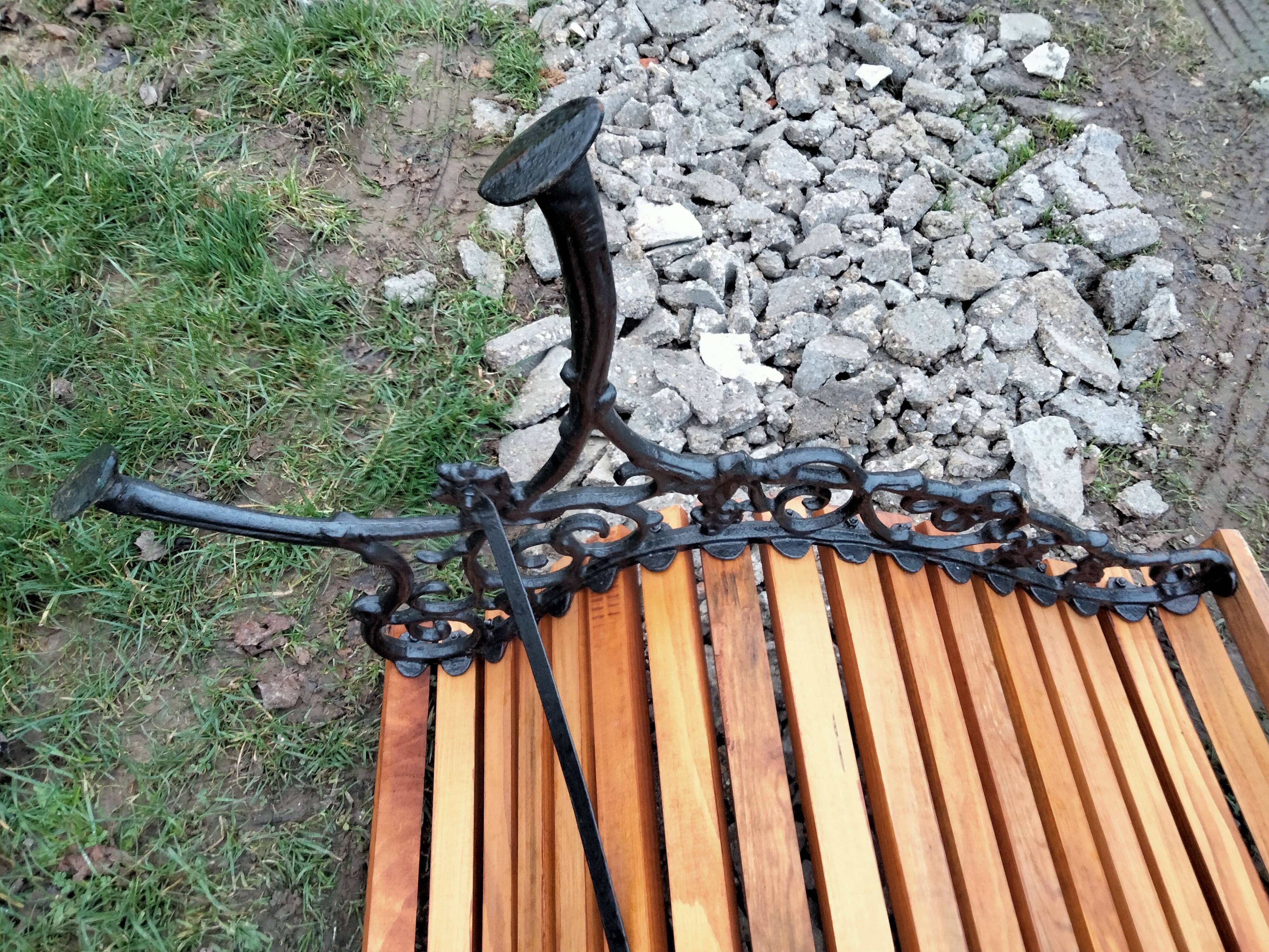 Old garden bench with vintage cast iron legs xxeme