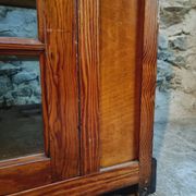 Antique shop display cabinet – Pine wood – 1920s/30s – On wheels