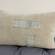 Coussin artisanal en toile ancienne style Kilim
