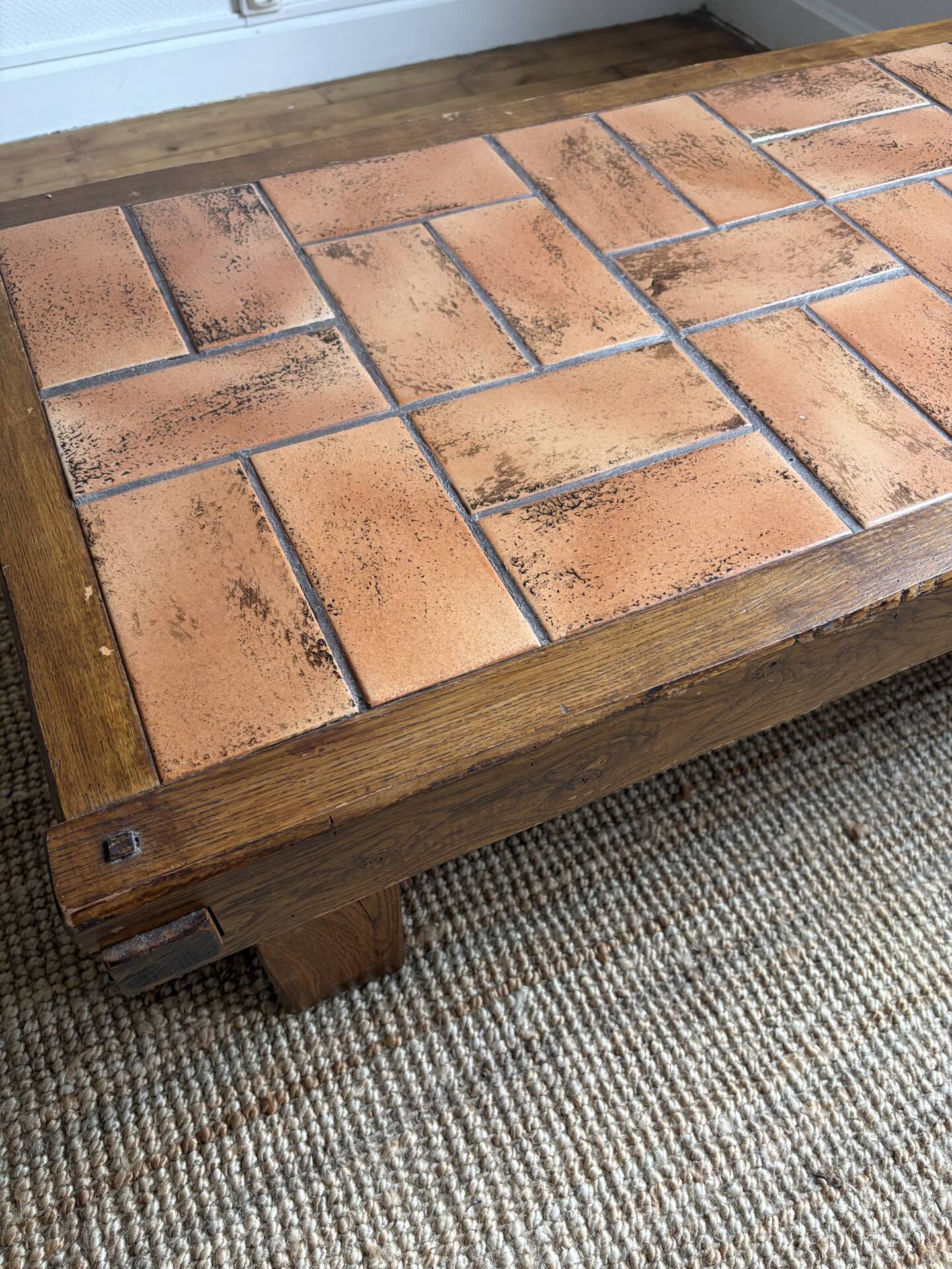Table basse brutaliste