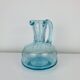 Pichet en verre bullé bleu vintage