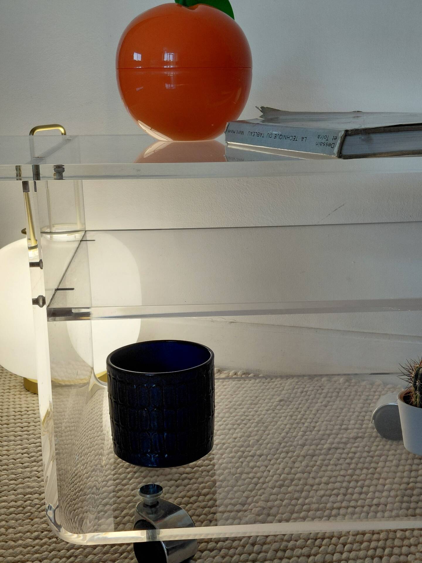 Vintage rolling dessert trolley in plexiglass - Space Age style - 1970s