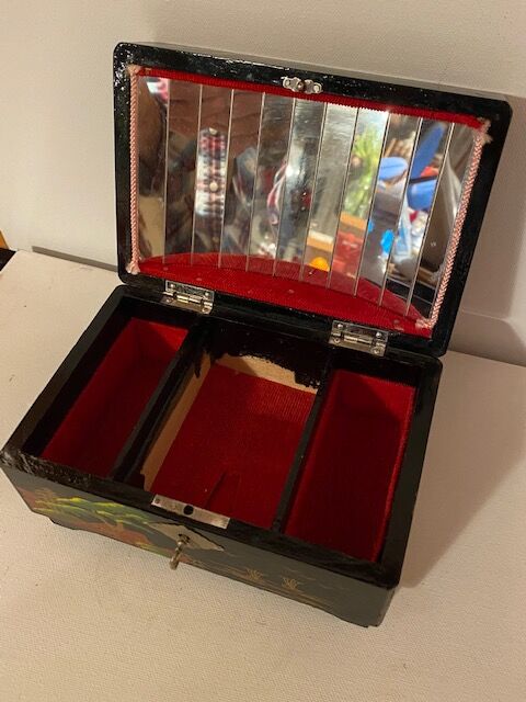 Japanese Jewelry Box in Brown Lacquer Wood and Painting "Mount Fuji"