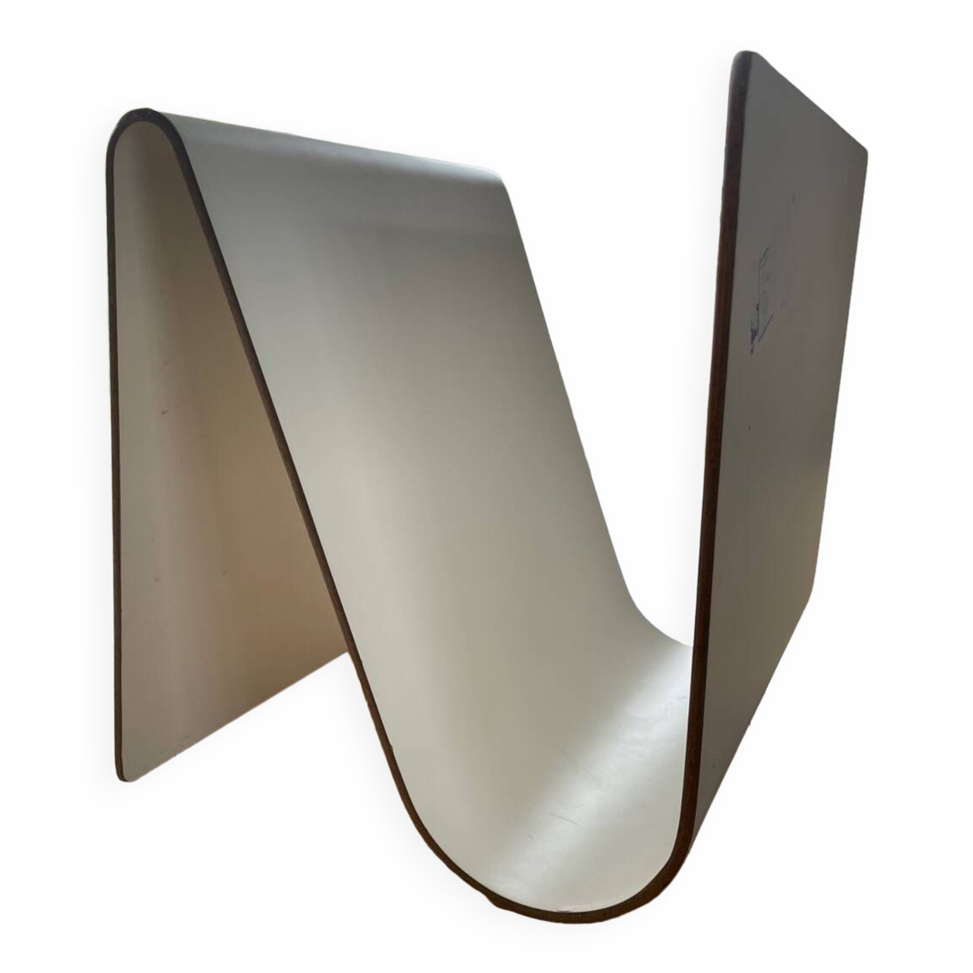 Wavy magazine holder
