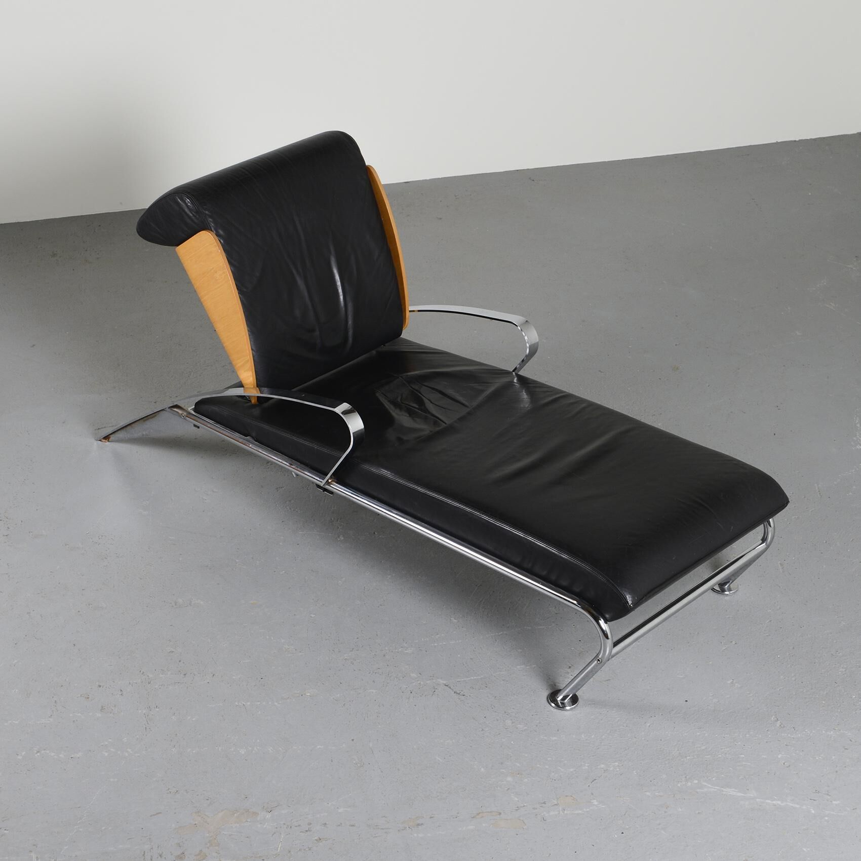 Futuro chaise longue by Massimo Iosa-Ghini, Moroso 1986