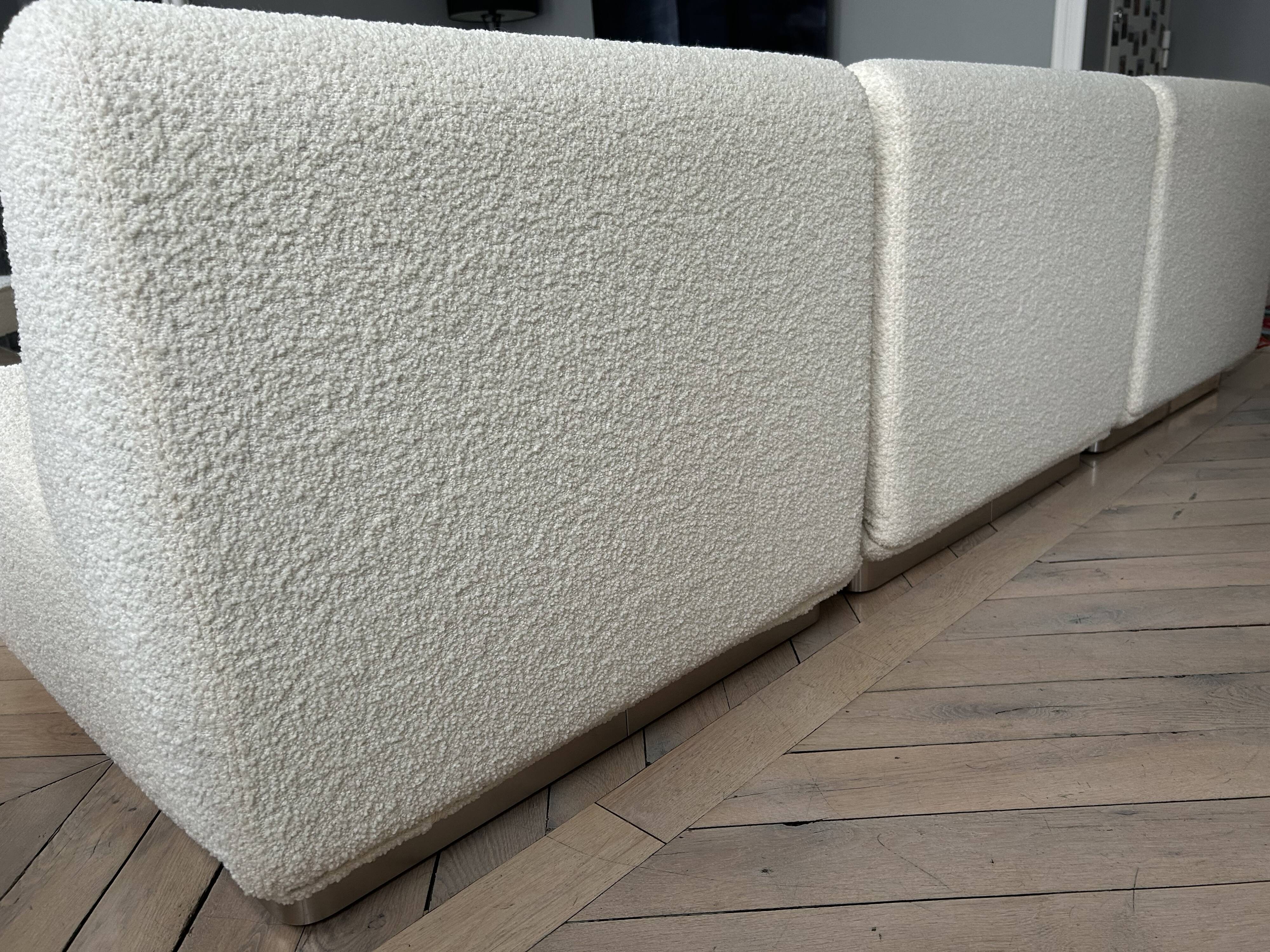 Cream white curled Rotondo sofa (The Socialite Family)