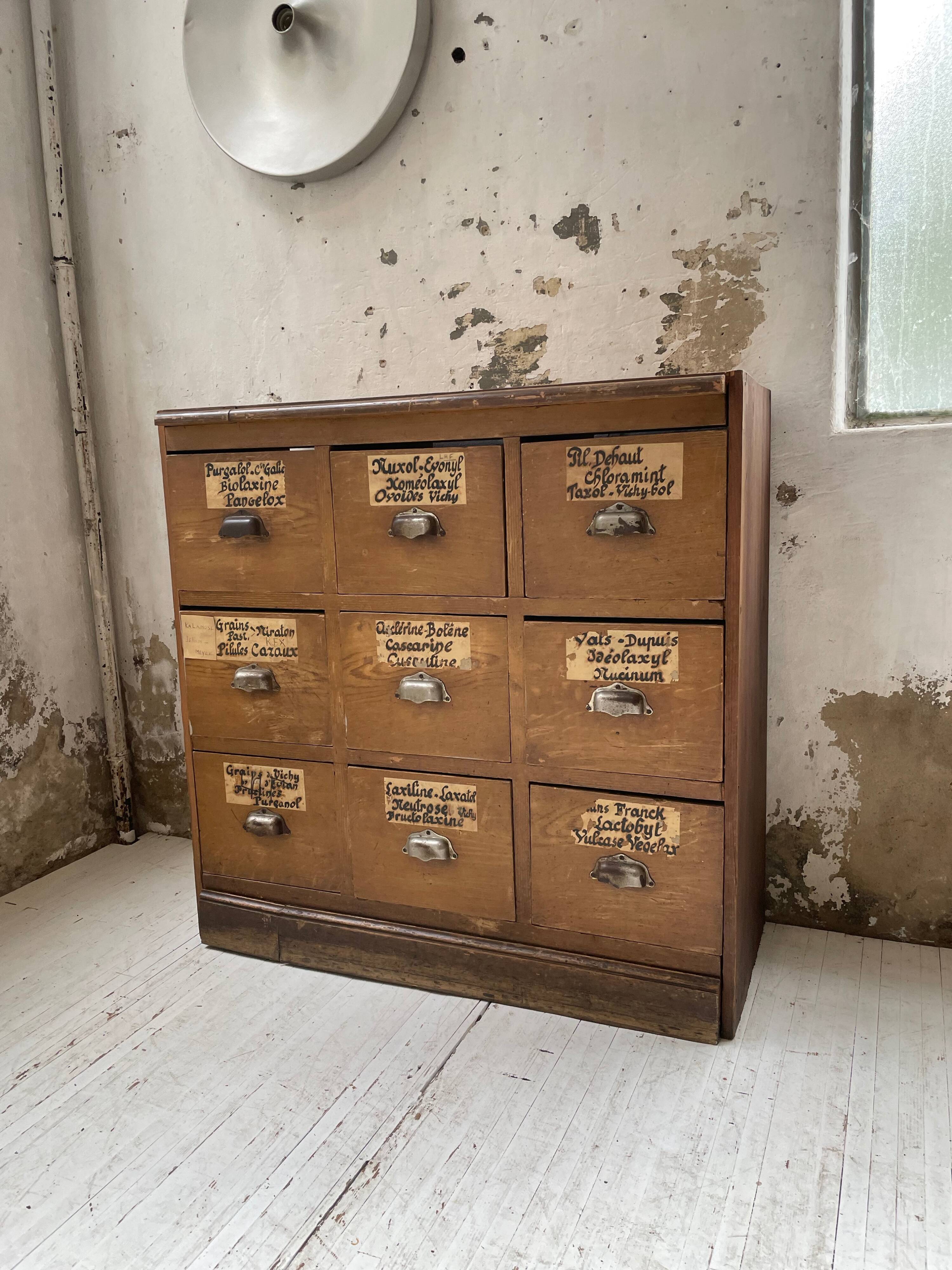 Meuble de métier à tiroirs pharmacie XIXème
